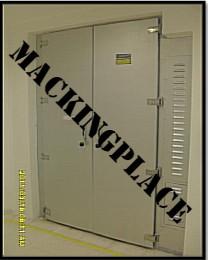 Horno de secado marca HERAUS modelo TUH 3D con carro de 36 bandejas, panel electrnico y sistema de filtrado