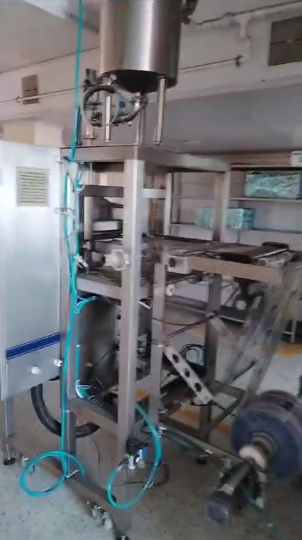 Miniatura de LÍNEA COMPLETA DE EMBOTELLADO DE AGUA INDUSTRIAL